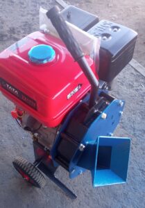 Бензиновый измельчитель веток TIREX (Садовый щепорез TR 300)