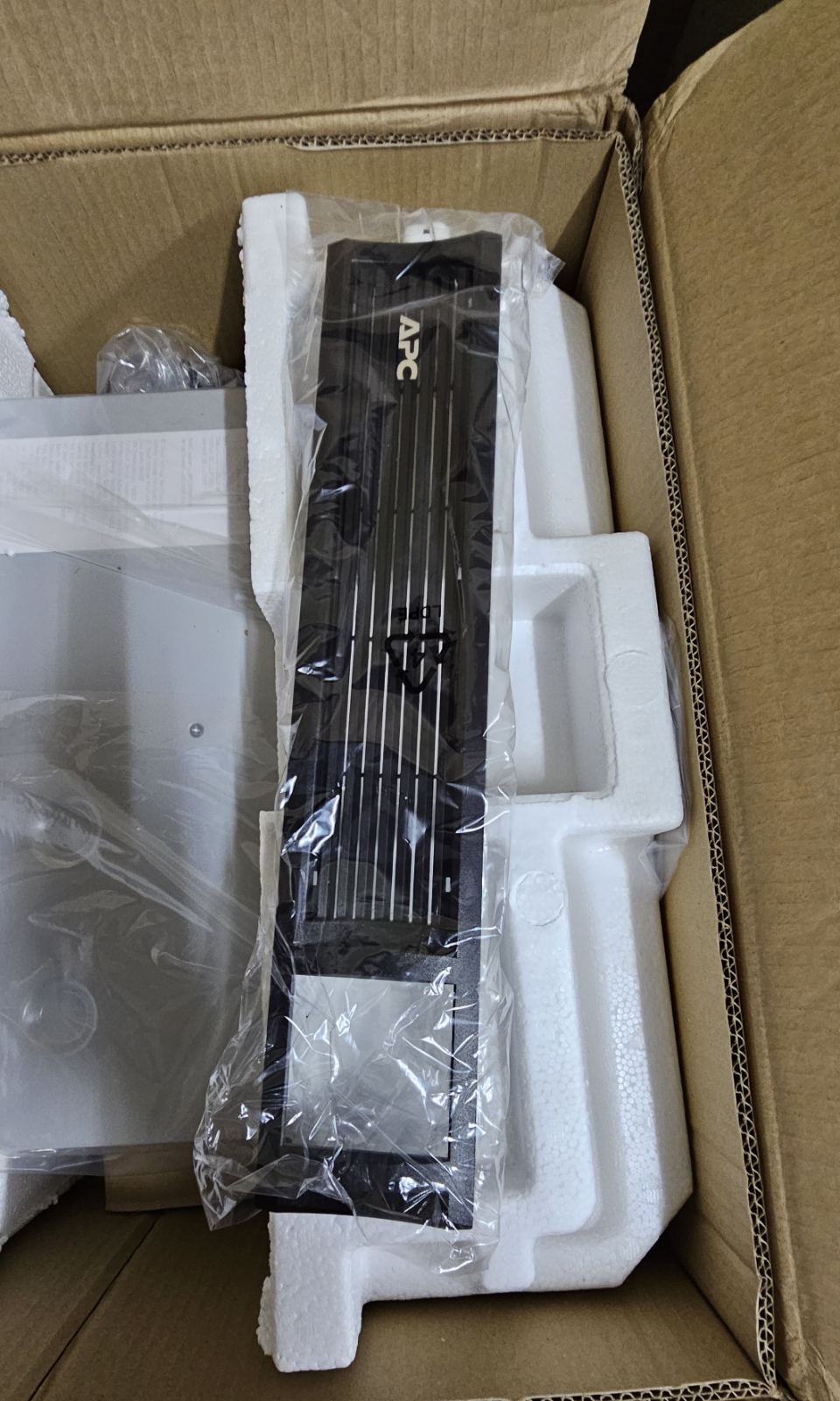 Лінійно-інтерактивне ДБЖ APC Smart-UPS 1500VA SMX1500RMI2U - Зображення 9