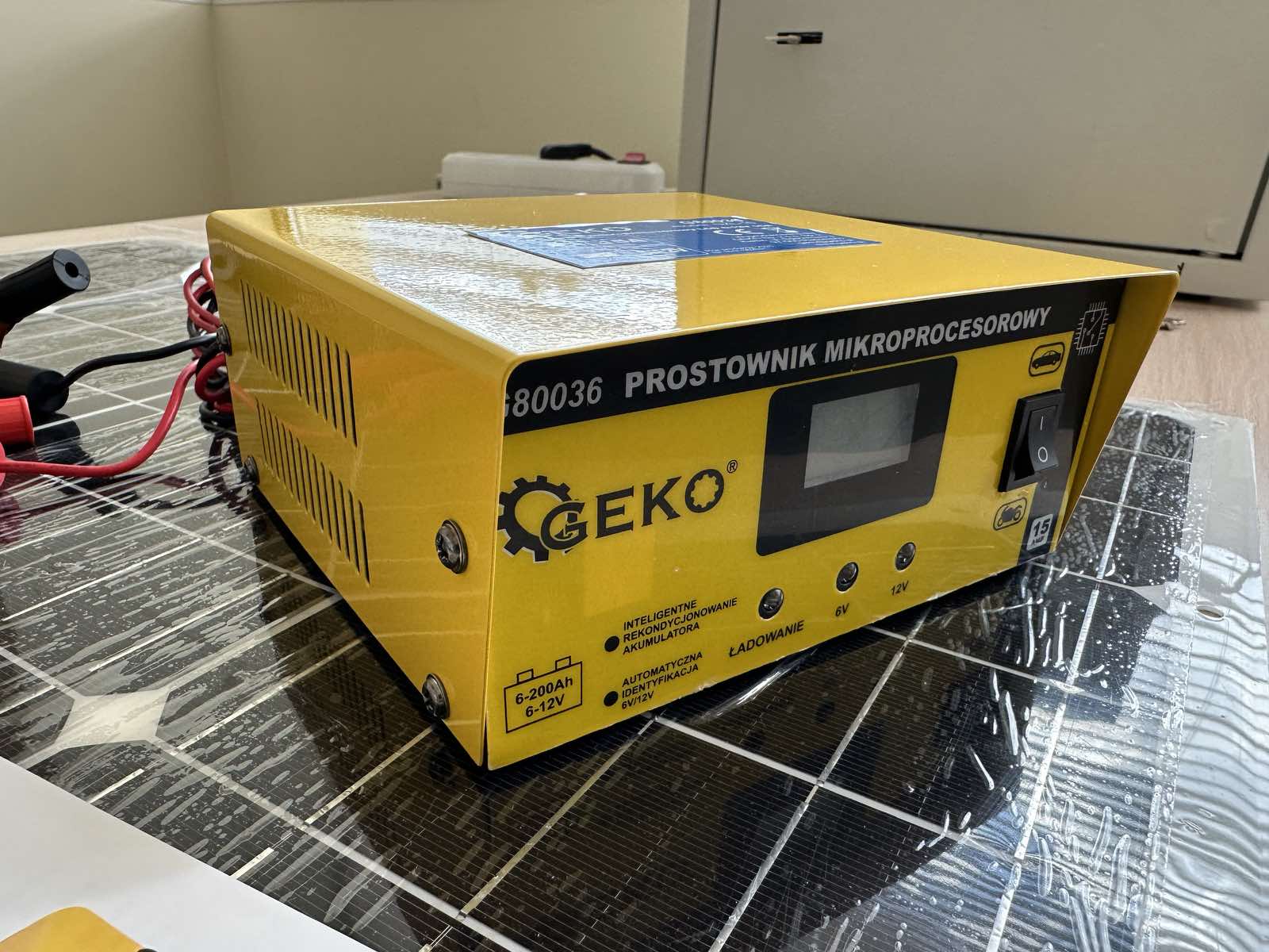 Зарядний пристрій GEKO G80036