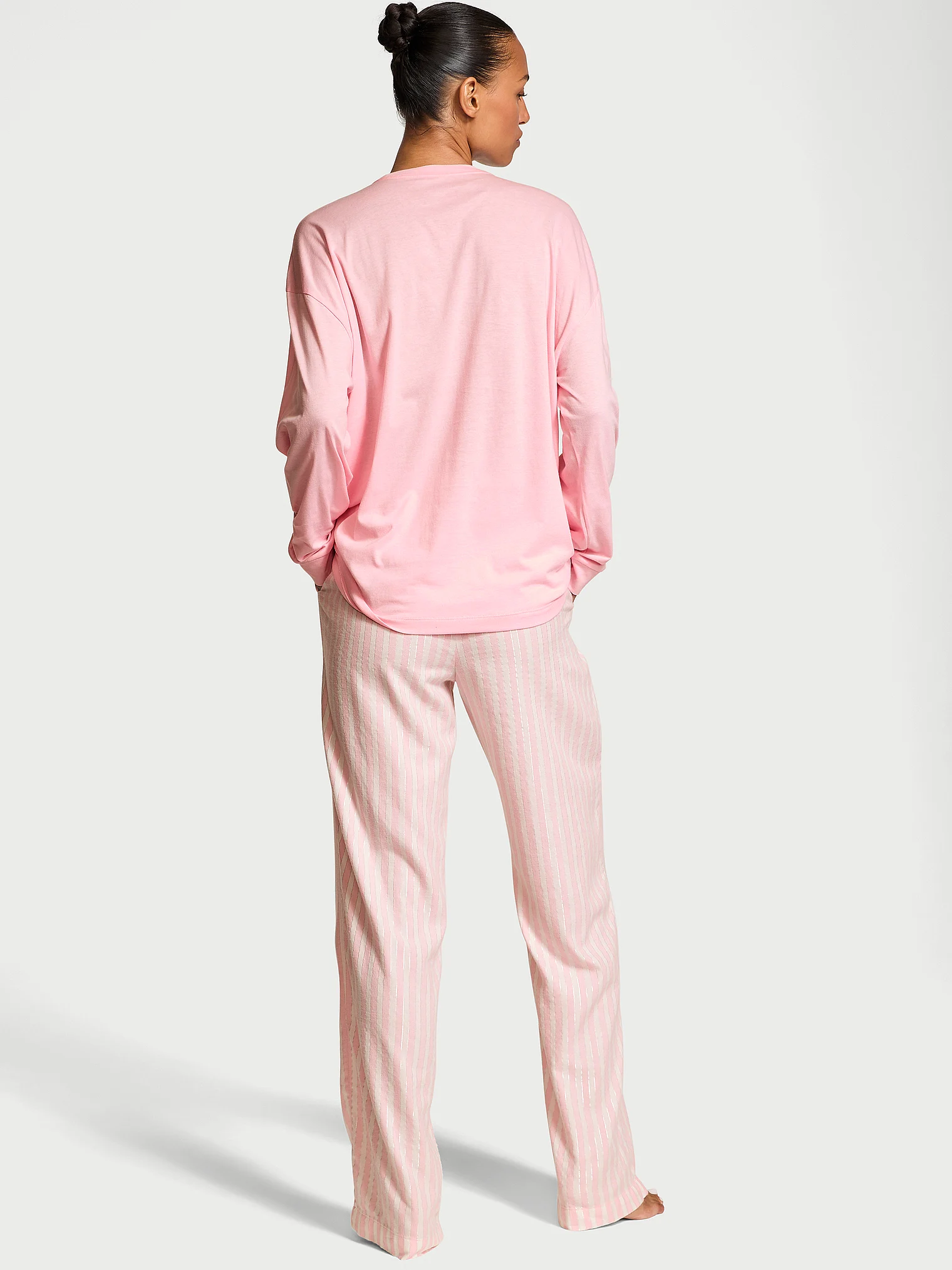 Бавовняна піжама зі штанами Long-Sleeve Tee-Jama Set, Pretty Blossom Shimmer, XS, довжина - Regular, Victoria's Secret - Зображення 2