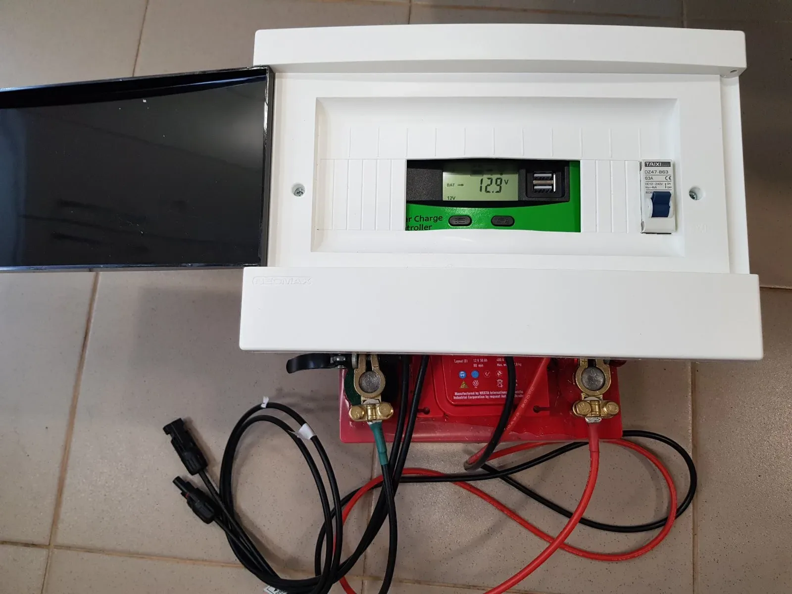 Пристрій швидкого підключення сонячної панелі до акумулятора SolarBox Connect