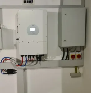 Гібридний інвертор Deye SUN-10K-SG04LP3-EU (10 кВт, 3 фази, 2 MPPT, LV)