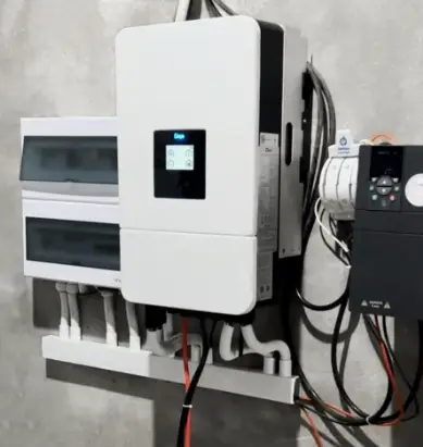 Гібридний інвертор Deye SUN-12K-SG05LP3-EU-SM2, 12 кВт, 48 В, 2 MPPT, Wi-Fi, 220/380 В, трифазний - Зображення 4